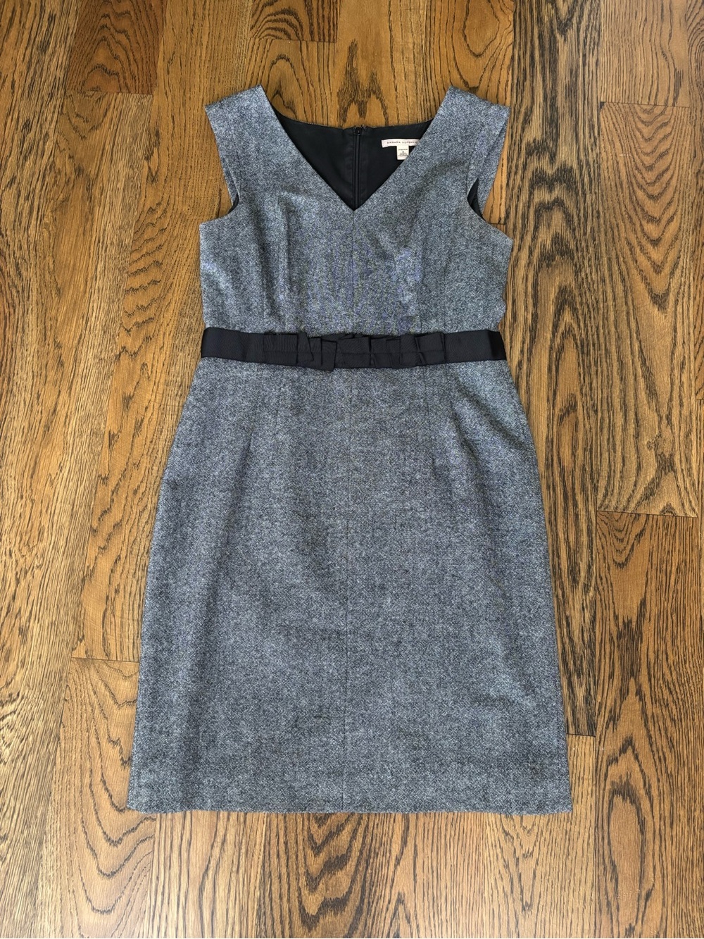 Banana Republic Gray V-Neck Sheath Dress with Black Waist Bow